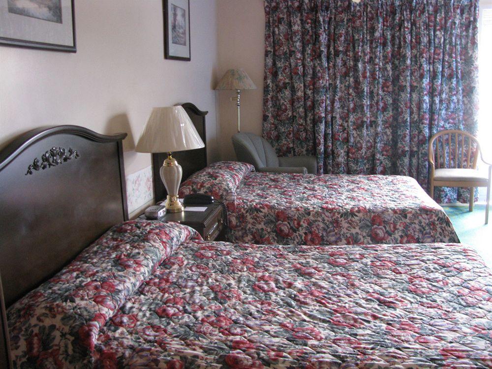 Chipican Motel Сарния Экстерьер фото