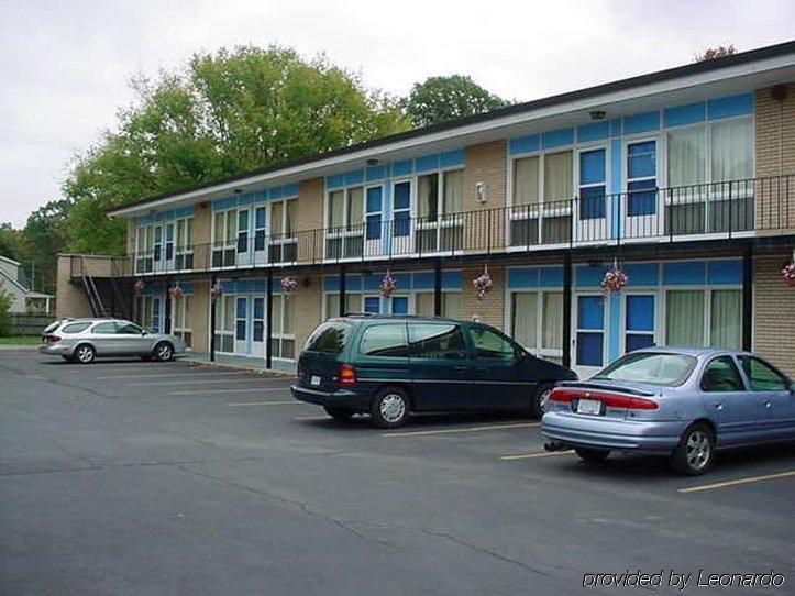 Chipican Motel Сарния Экстерьер фото