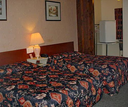 Chipican Motel Сарния Экстерьер фото